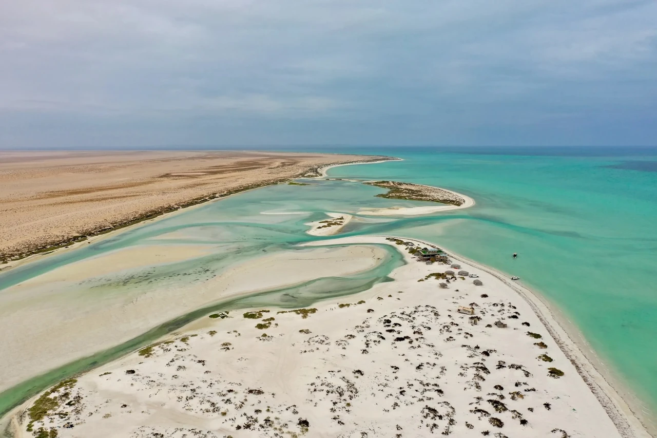 Найтепліше море: де вода гріє, як чай